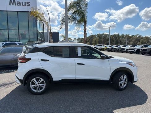 Certified 2025 Nissan Kicks Play S image 8