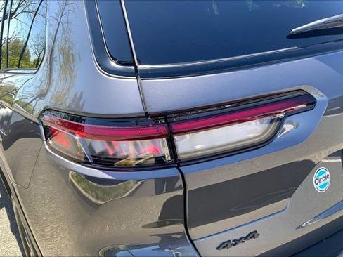 Certified 2025 Jeep Grand Cherokee L Altitude AWD/4WD image 27