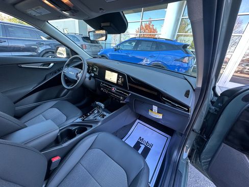 New 2026 Kia Niro EX image 24