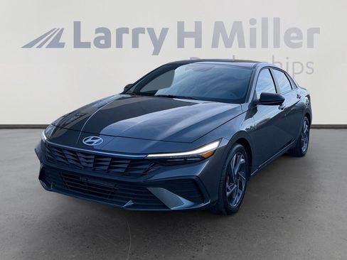 Certified 2025 Hyundai Elantra Sport w/ Cargo Package image 1