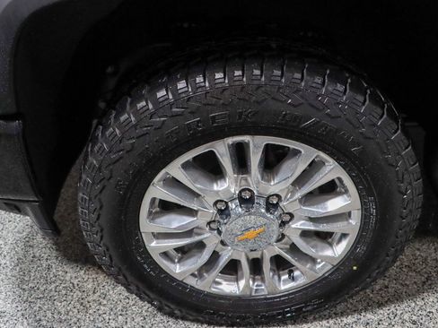 Used 2021 Chevrolet Silverado 2500 High Country w/ Z71 Off-Road Package AWD/4WD image 11