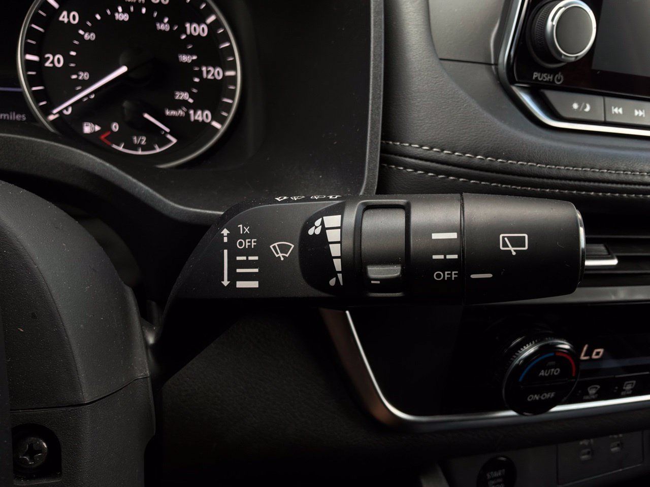 Used 2025 Nissan Rogue SV FWD image 39