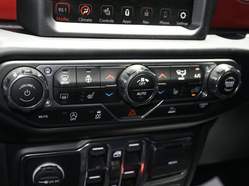 Used 2022 Jeep Gladiator Rubicon w/ Cold Weather Group AWD/4WD image 13