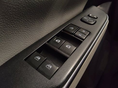 Used 2015 Toyota Camry LE FWD image 27