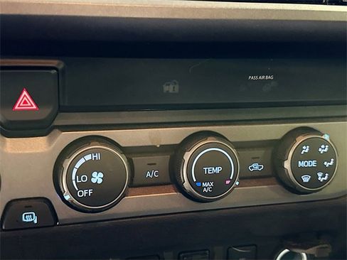 Used 2019 Toyota Tacoma TRD Off-Road image 17