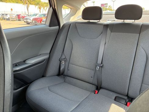 Used 2025 Kia K4 LXS image 38