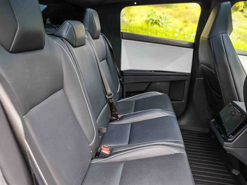 Used 2024 Tesla Cybertruck AWD Crew Cab image 23
