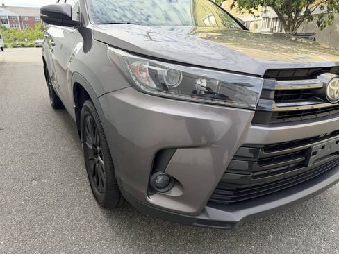 Used 2019 Toyota Highlander SE AWD/4WD image 10