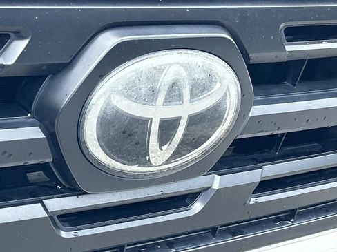 Used 2019 Toyota Tacoma SR5 RWD image 11