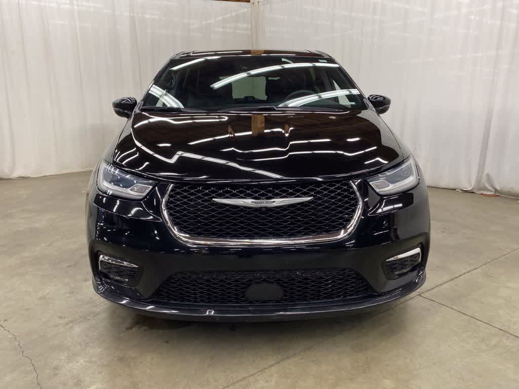 Used 2025 Chrysler Pacifica Select FWD image 9