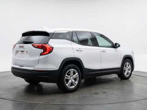 Used 2024 GMC Terrain SLE image 9