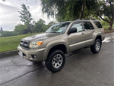 Used 2007 Toyota 4Runner Limited image 3