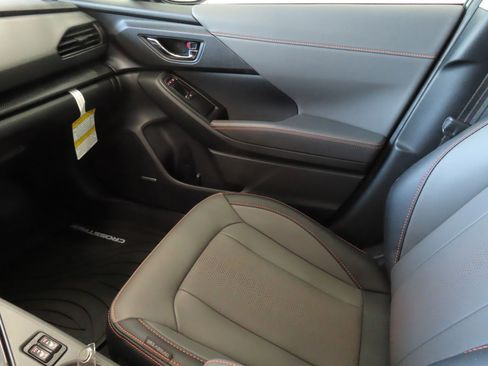 Certified 2025 Subaru Crosstrek 2.5i Limited w/ Crosstrek Mirror Package image 21