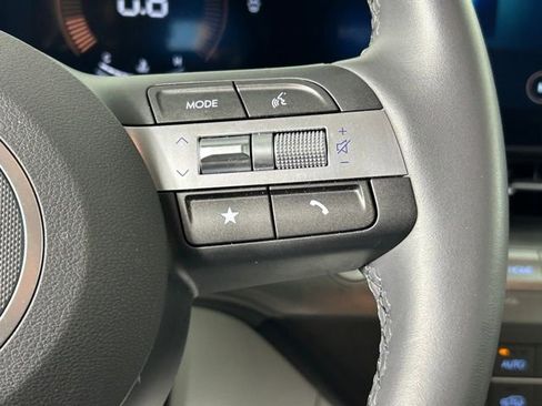Used 2025 Hyundai Kona SEL AWD/4WD image 28