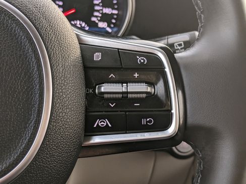 Certified 2024 Kia Carnival LX image 21