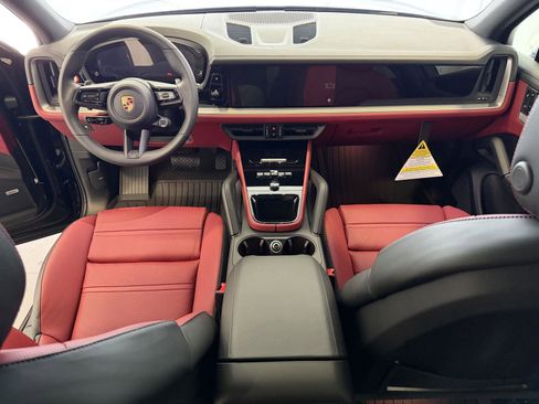 New 2026 Porsche Cayenne image 17
