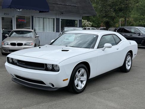 Used 2013 Dodge Challenger SXT RWD image 4
