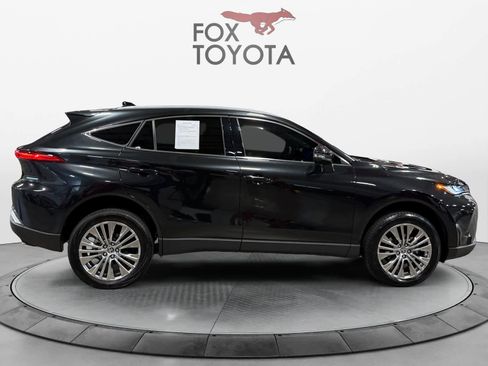 Used 2024 Toyota Venza XLE AWD/4WD image 7