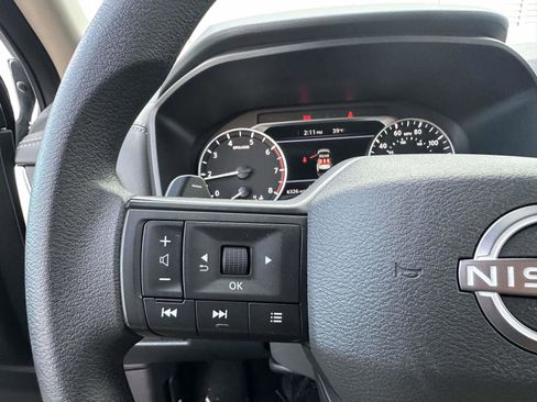 Used 2025 Nissan Rogue S image 31