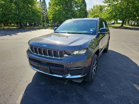 Used 2024 Jeep Grand Cherokee L Limited w/ Luxury Tech Group II AWD/4WD image 2