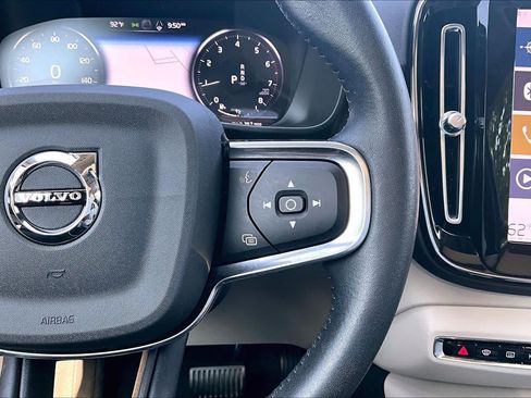 Used 2021 Volvo XC40 T4 Inscription w/ Protection Package FWD image 27