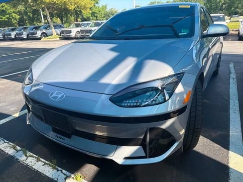 Used 2023 Hyundai Ioniq 6 SEL RWD image 2