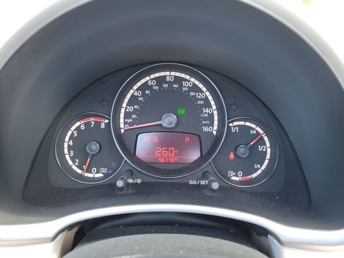 Used 2013 Volkswagen Beetle 2.5 FWD image 11