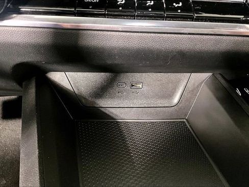 Used 2025 Chevrolet Equinox LT FWD image 32