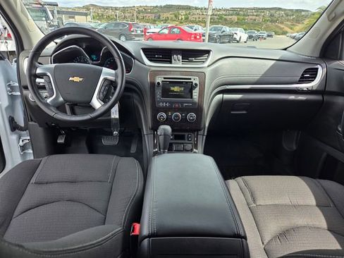 Used 2017 Chevrolet Traverse LT w/ Style and Technology Package FWD image 16