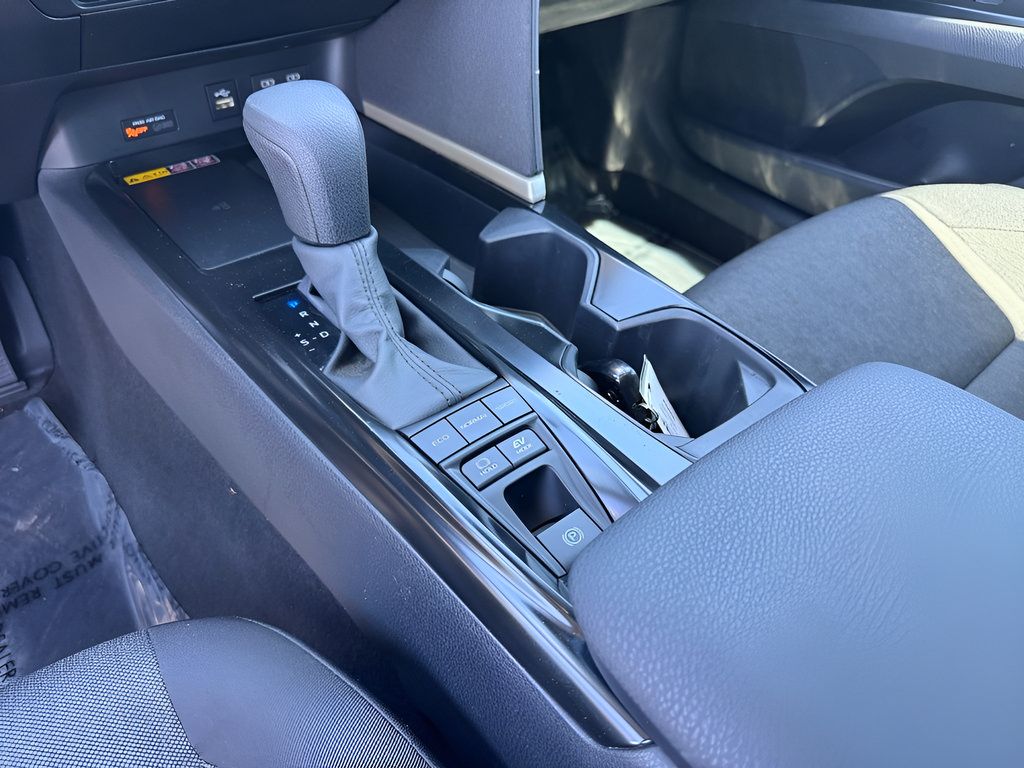 Used 2025 Toyota Camry LE FWD image 28