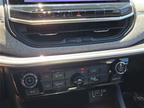 Certified 2022 Jeep Compass Latitude AWD/4WD image 32