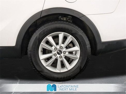 Used 2020 Kia Sorento LX image 30