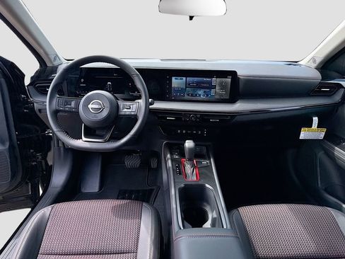 Used 2025 Nissan Kicks SR image 18