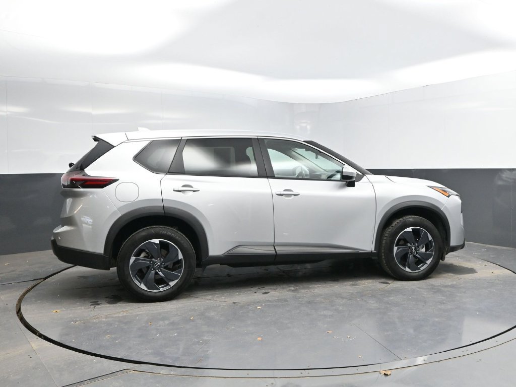 Used 2025 Nissan Rogue SV AWD/4WD image 8
