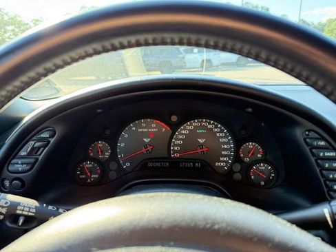 Used 2002 Chevrolet Corvette Coupe w/ Preferred Equipment Group2 RWD image 17