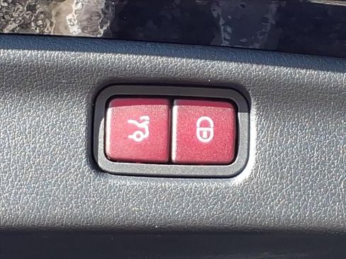 Used 2023 Mercedes-Benz C 300 4MATIC Sedan image 10