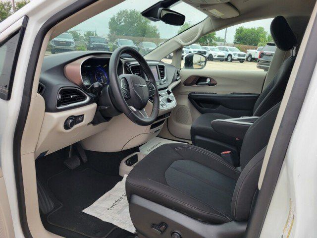 Used 2023 Chrysler Voyager LX FWD image 23