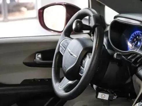 Used 2018 Chrysler Pacifica Touring Plus w/ Tire & Wheel Group image 19