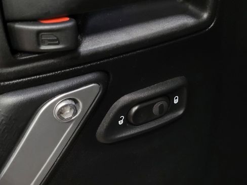 Used 2016 Jeep Wrangler Rubicon w/ Power Convenience Group image 27