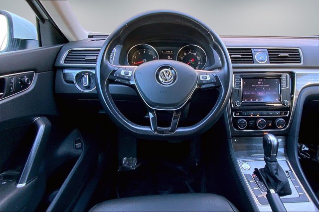 Used 2017 Volkswagen Passat 1.8T SE FWD image 4