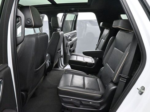 Used 2023 GMC Yukon SLT w/ SLT Premium Package image 30