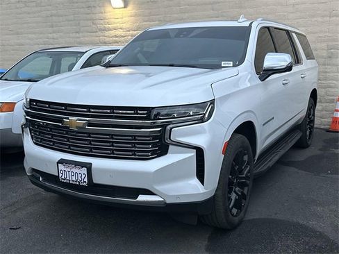 Used 2023 Chevrolet Suburban Premier image 3