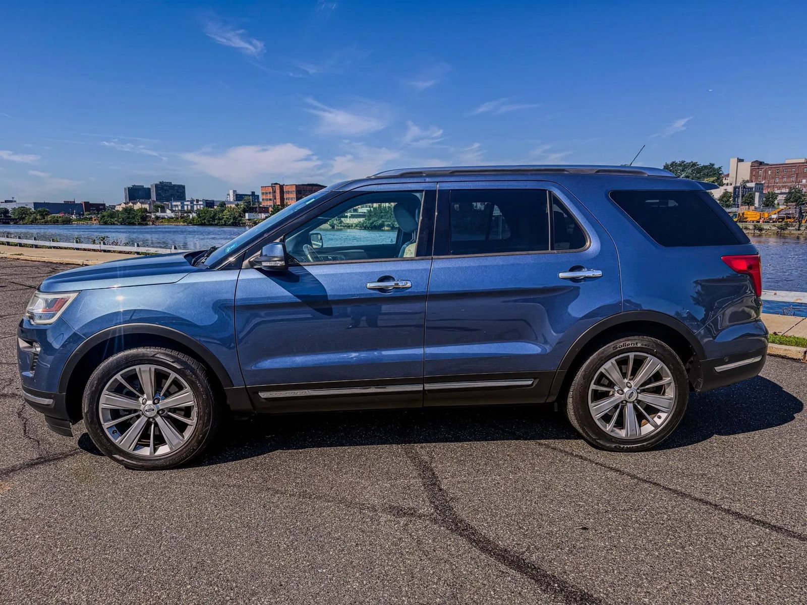 Used 2018 Ford Explorer Limited FWD image 4