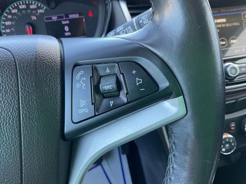 Used 2019 Chevrolet Trax LT w/ LT Convenience Package FWD image 23