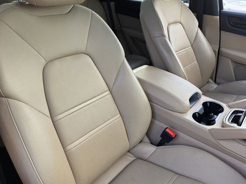 Used 2022 Porsche Cayenne image 36