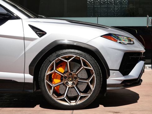 Used 2024 Lamborghini Urus Performante AWD/4WD image 9