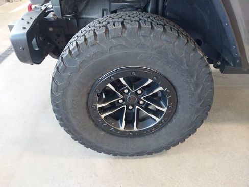 Used 2024 Jeep Wrangler Unlimited Rubicon image 23