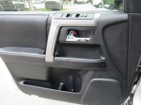 Used 2018 Toyota 4Runner SR5 RWD image 20