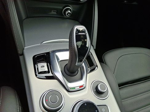 New 2025 Alfa Romeo Stelvio Sprint image 11