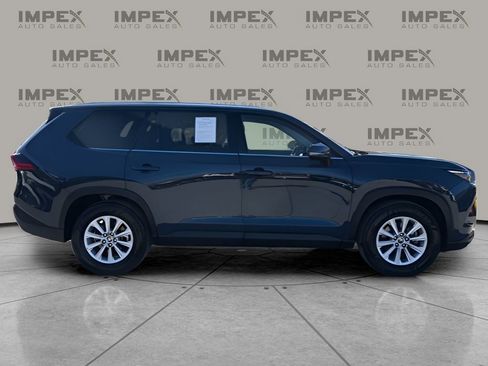 Used 2025 Toyota Grand Highlander XLE image 6